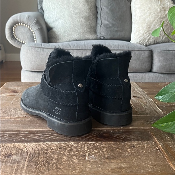 New uggs - Picture 2 of 5